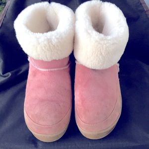 Minnetonka Ugg Like Boots